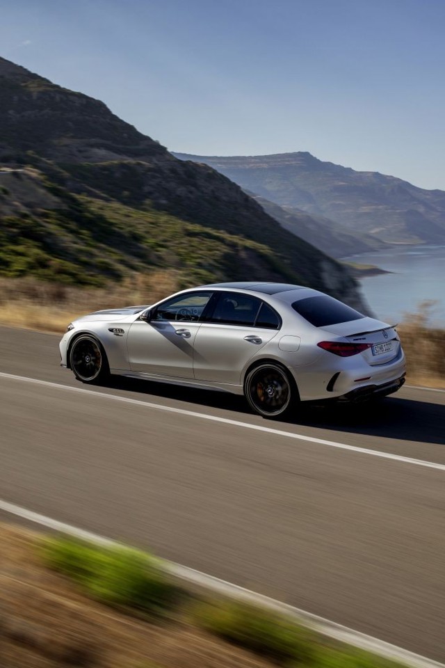 Mercedes-Amg C-Class photo 27