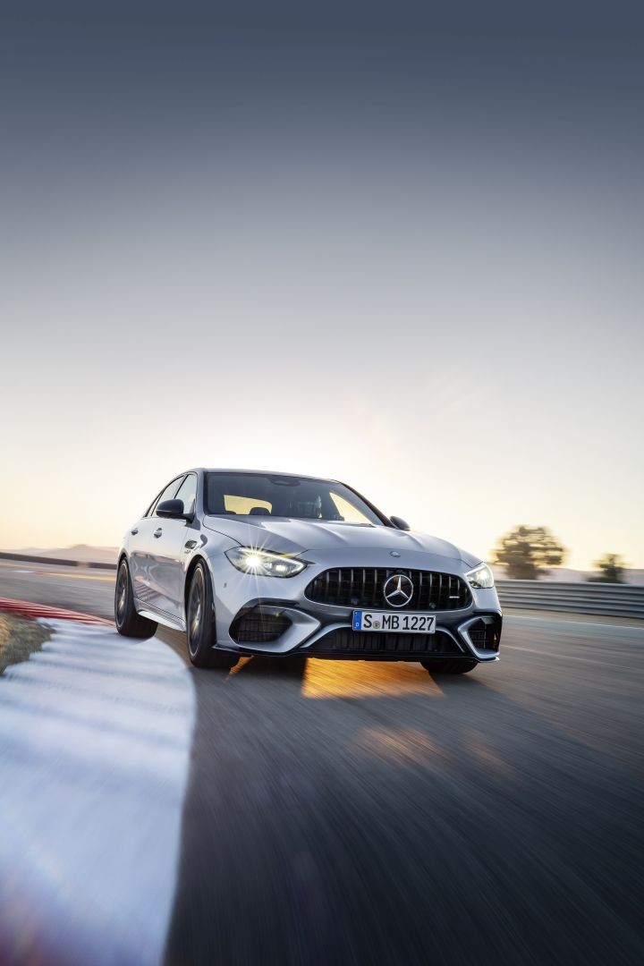 Mercedes-Amg C-Class photo 29