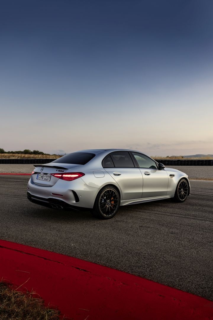 Mercedes-Amg C-Class photo 30