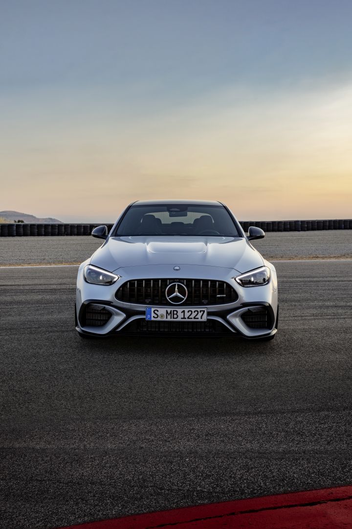 Mercedes-Amg C-Class photo 32