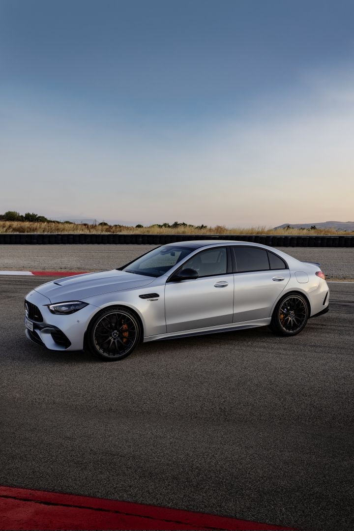 Mercedes-Amg C-Class photo 33