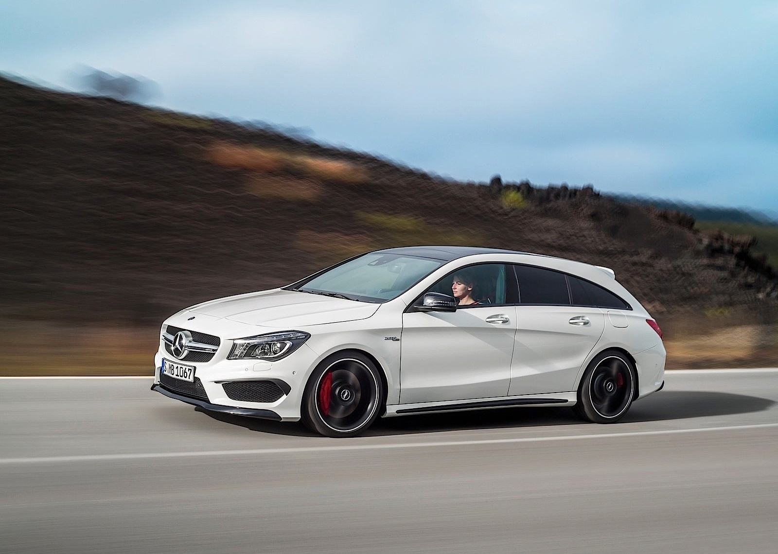 Mercedes-Amg Cla Shooting Brake photo 2
