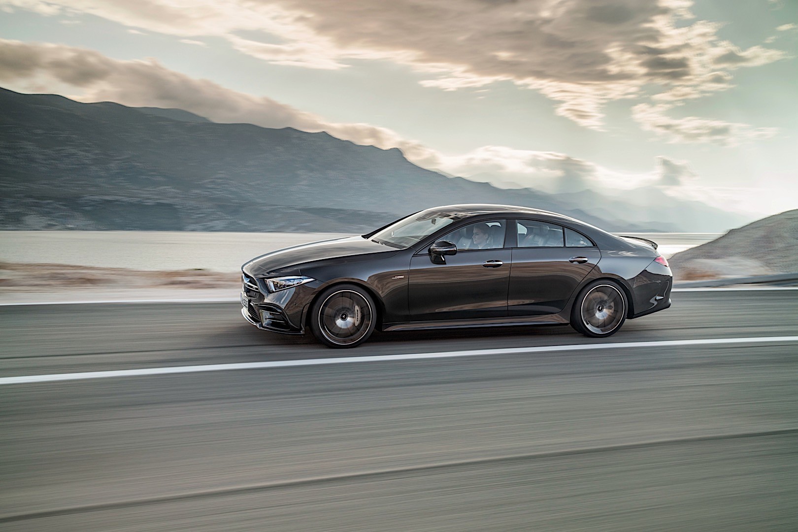 Mercedes-Amg Cls-Class photo 13
