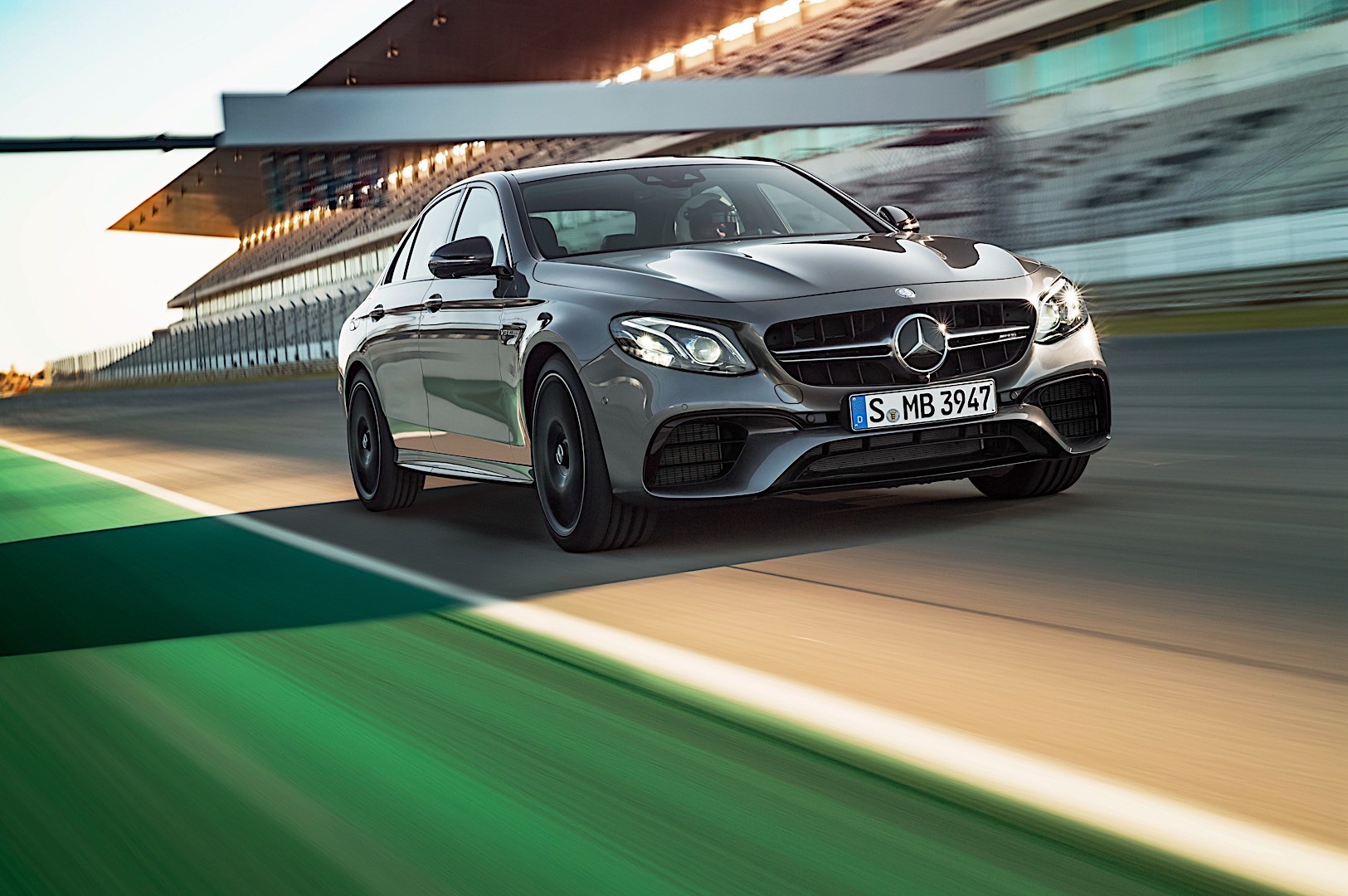 Mercedes-Amg E-Class photo 18