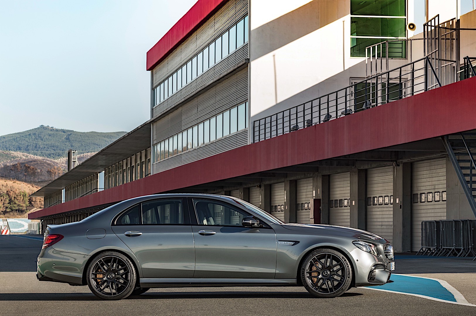 Mercedes-Amg E-Class photo 26