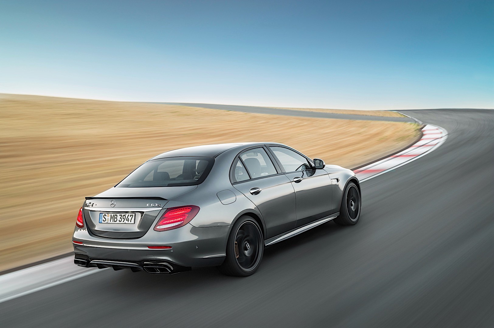 Mercedes-Amg E-Class photo 29