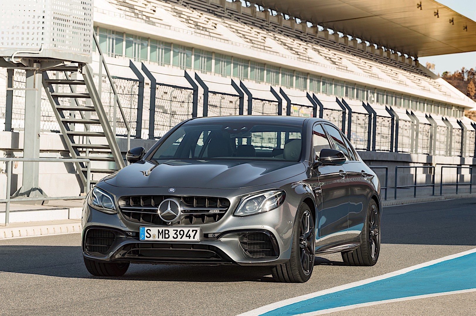 Mercedes-Amg E-Class photo 35