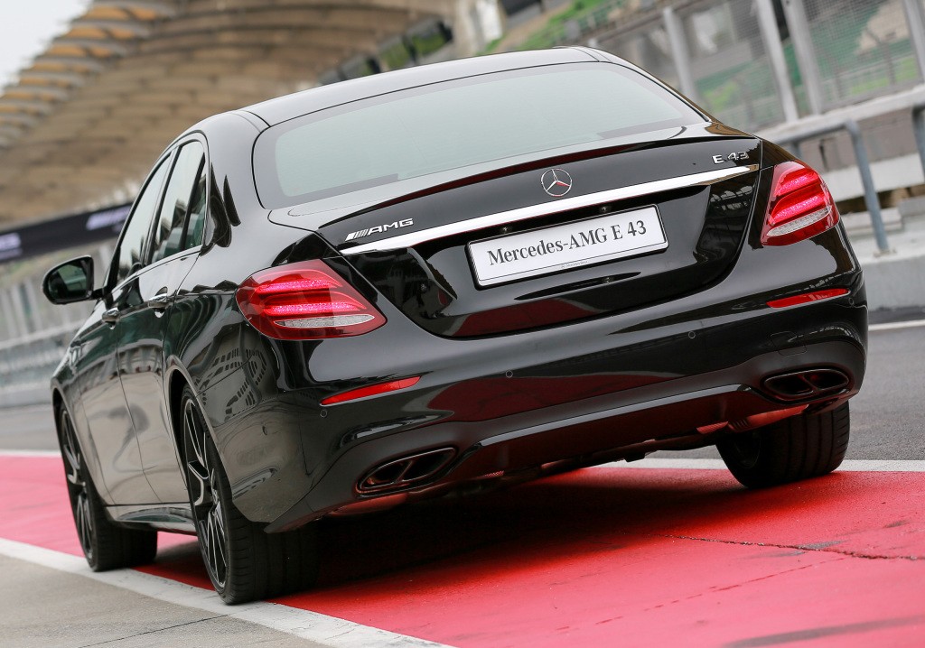 Mercedes-Amg E-Class photo 46