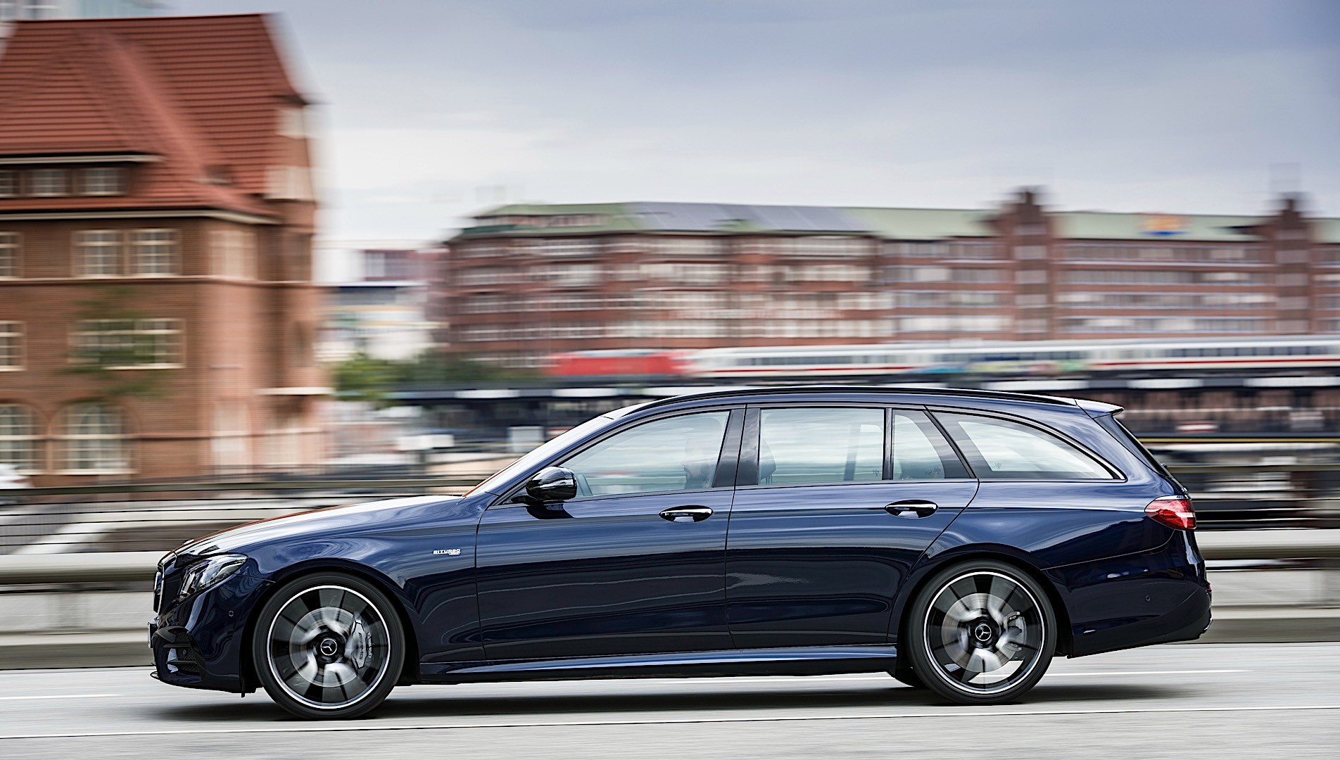 Mercedes-Amg E-Class photo 26