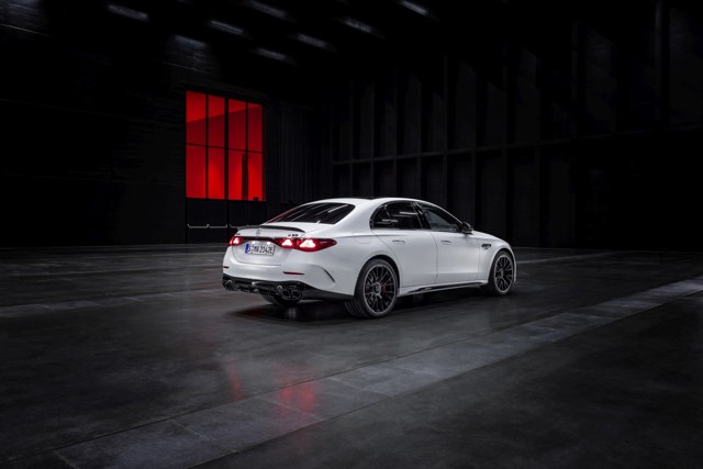 Mercedes-Amg E-Class photo 17