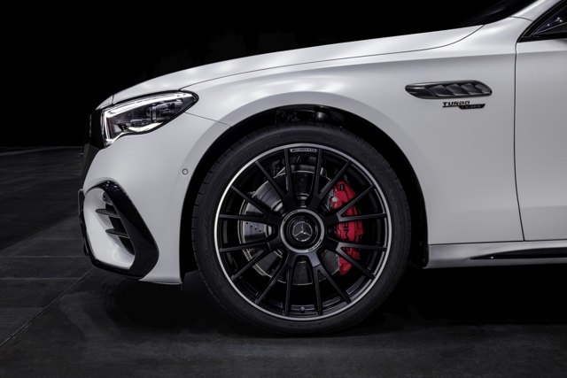 Mercedes-Amg E-Class photo 19