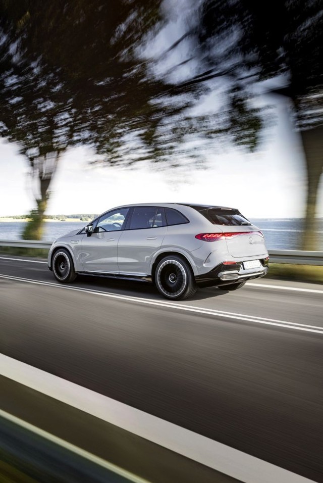 Mercedes-Amg Eqe Suv photo 12