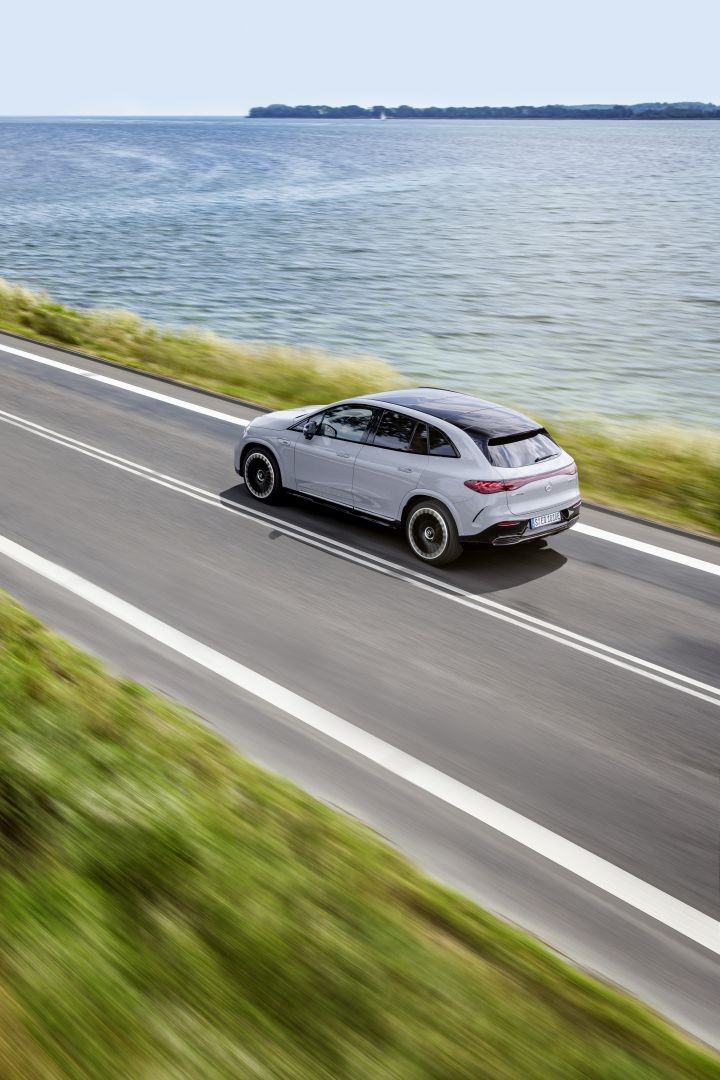 Mercedes-Amg Eqe Suv photo 13