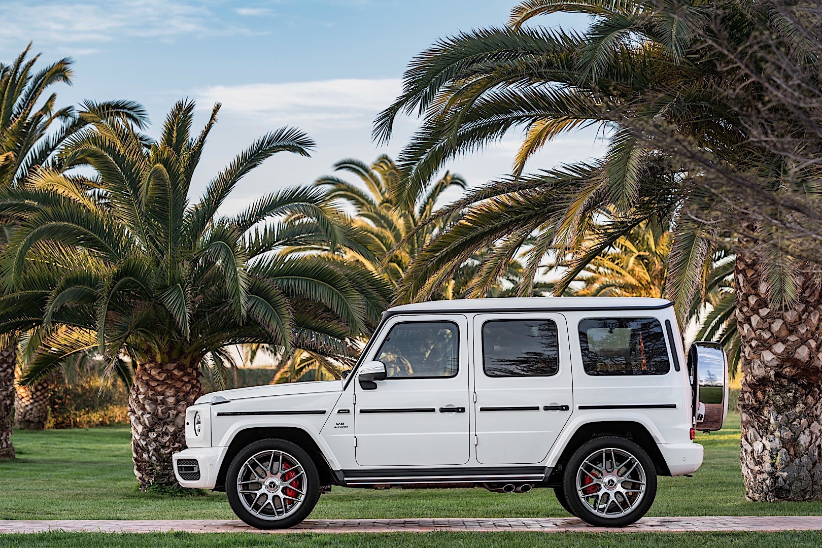 Mercedes-Amg G 63 photo 18