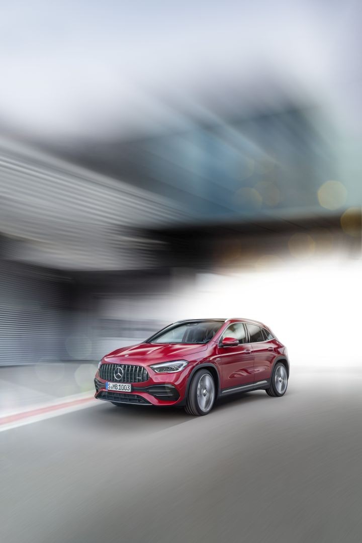 Mercedes-Amg Gla photo 11