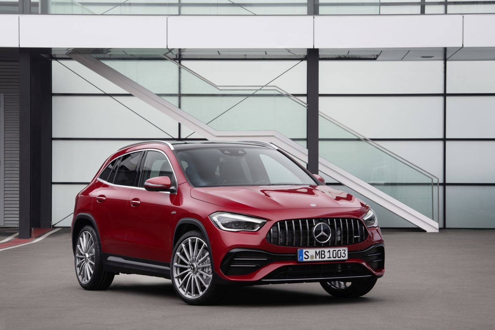 Mercedes-Amg Gla photo 12