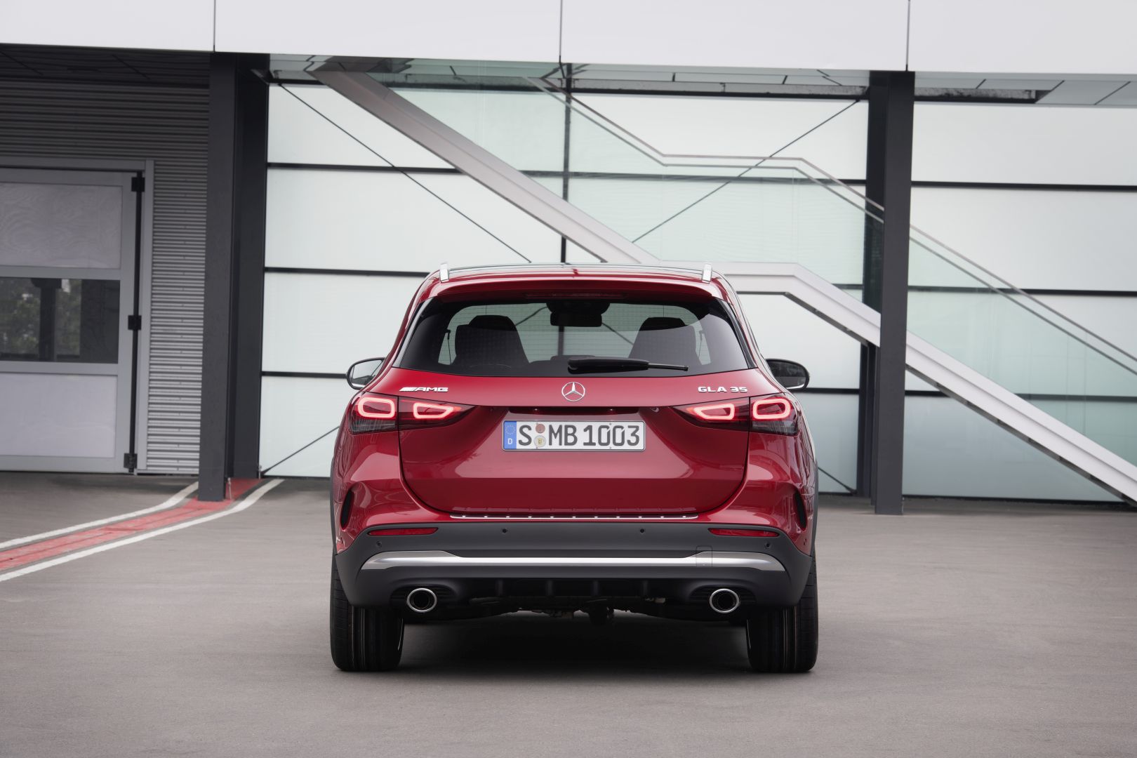 Mercedes-Amg Gla photo 13