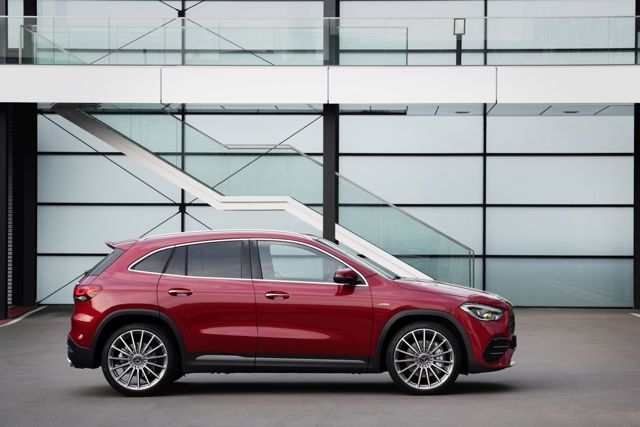Mercedes-Amg Gla photo 14