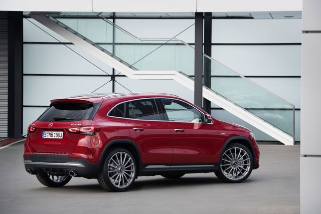 Mercedes-Amg Gla photo 15