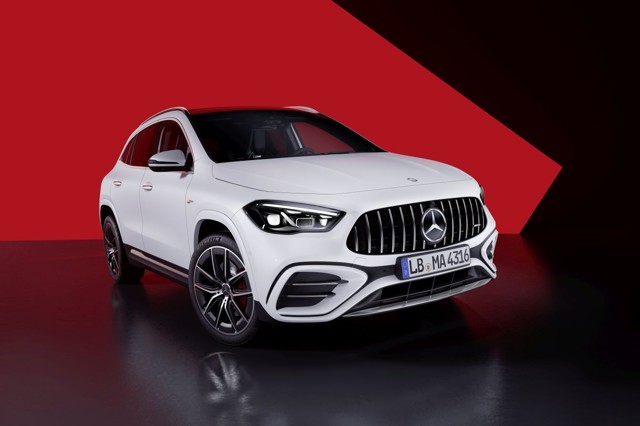Mercedes-Amg Gla photo 2