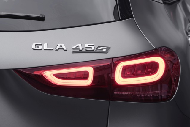 Mercedes-Amg Gla photo 12