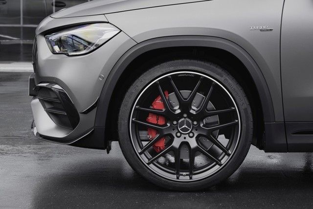 Mercedes-Amg Gla photo 17