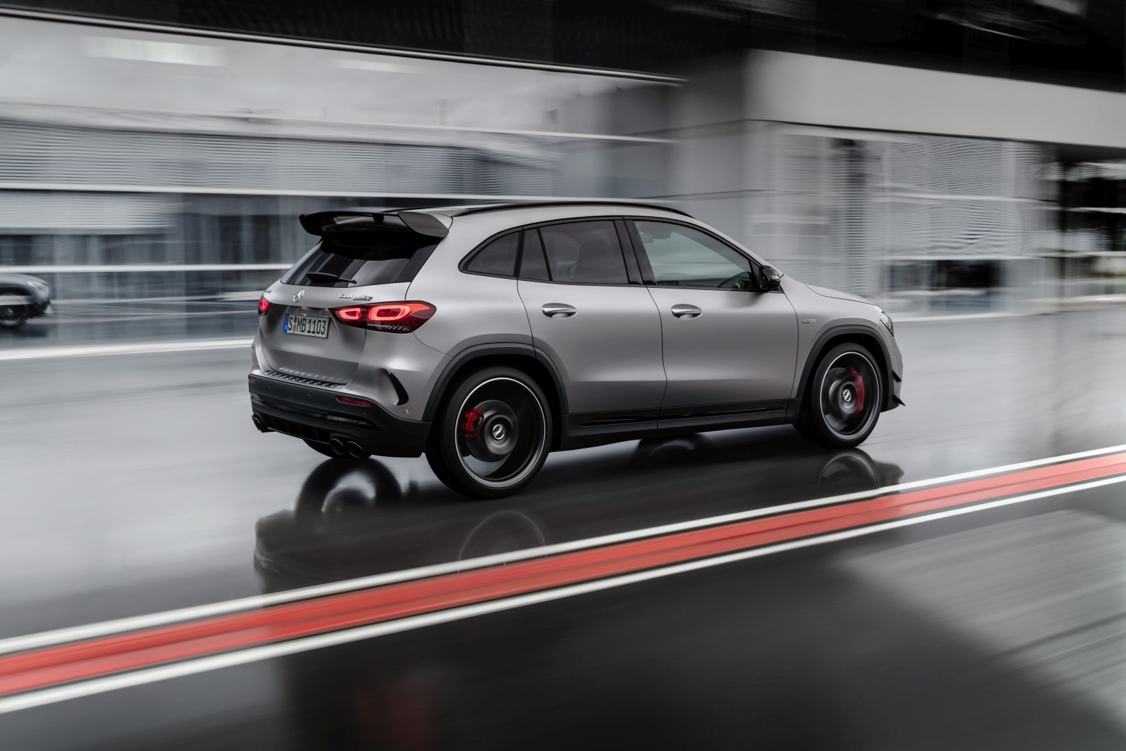 Mercedes-Amg Gla photo 3