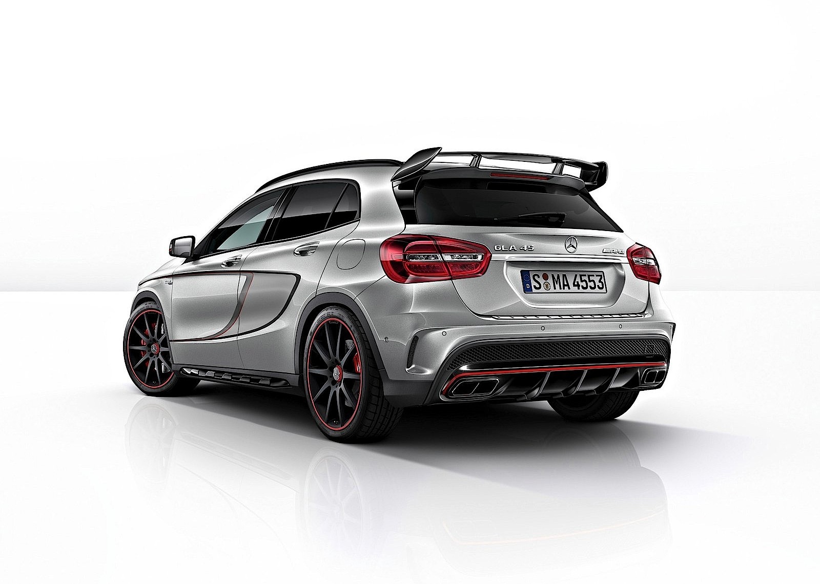 Mercedes-Amg Gla photo 11