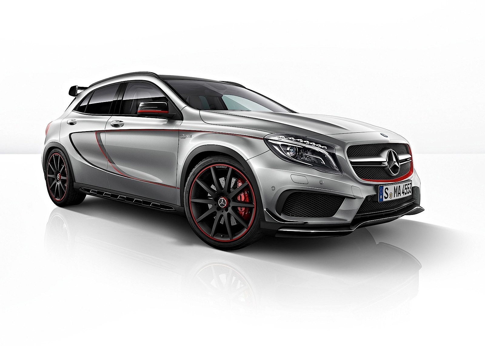 Mercedes-Amg Gla photo 14