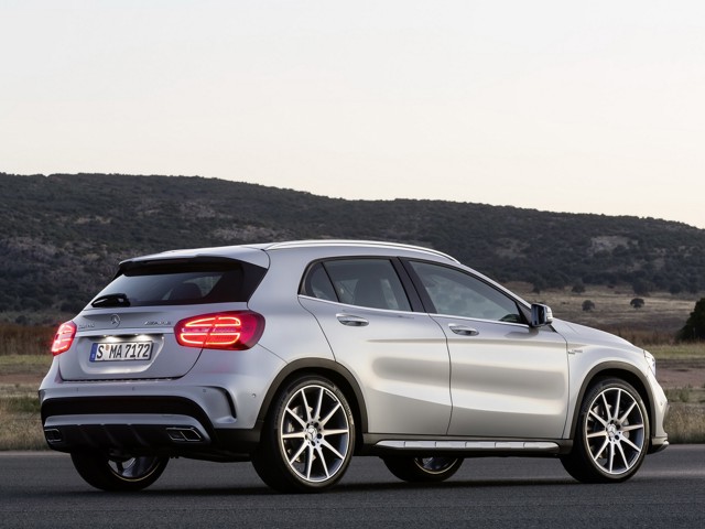 Mercedes-Amg Gla photo 32