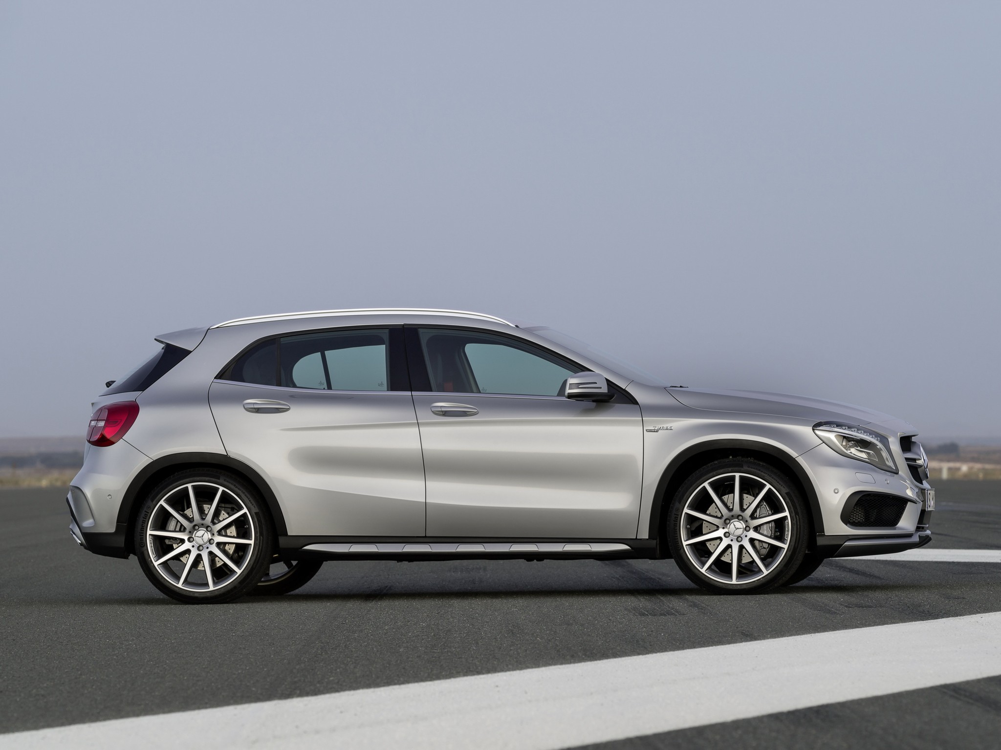 Mercedes-Amg Gla photo 39