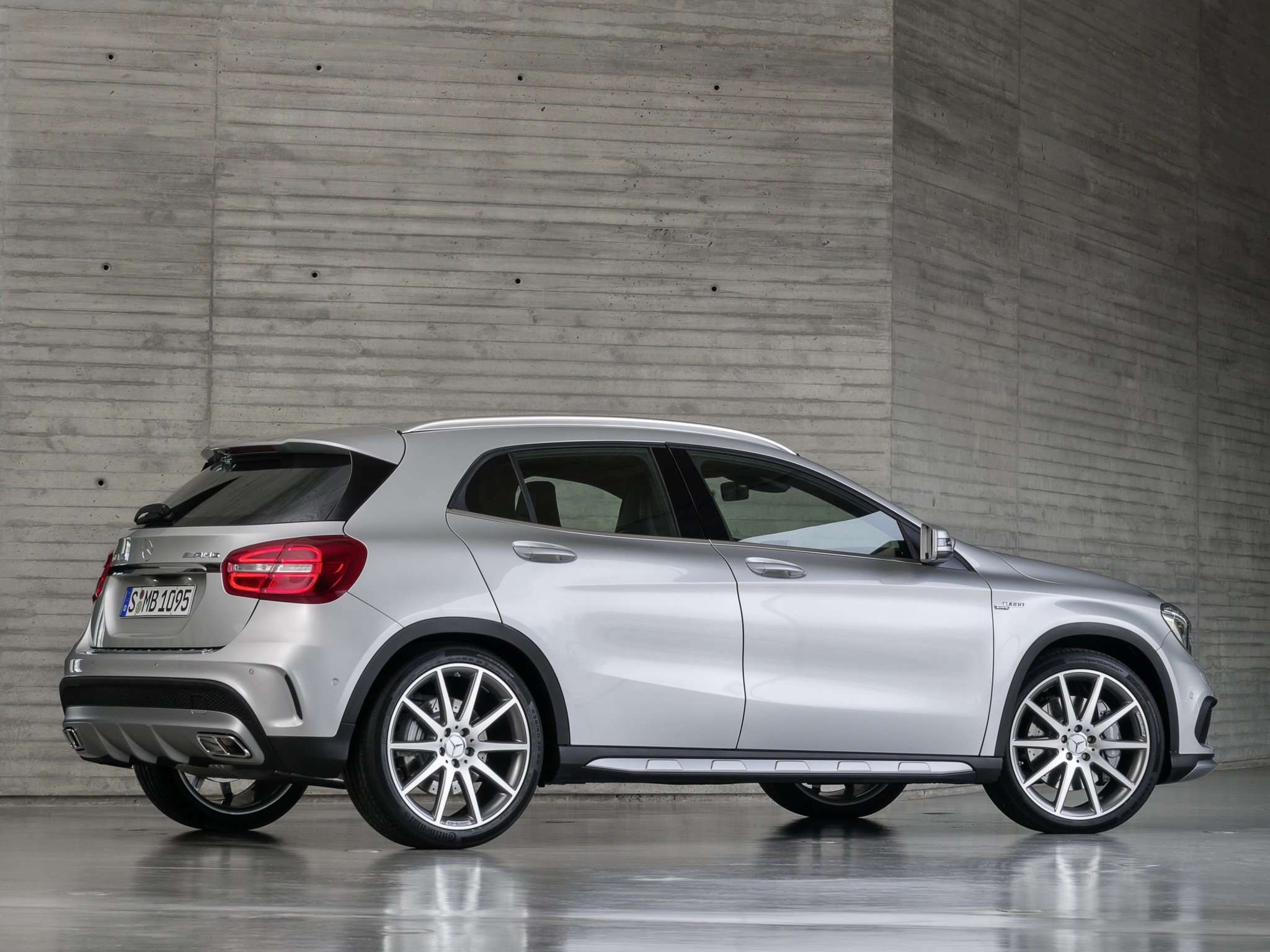 Mercedes-Amg Gla photo 45