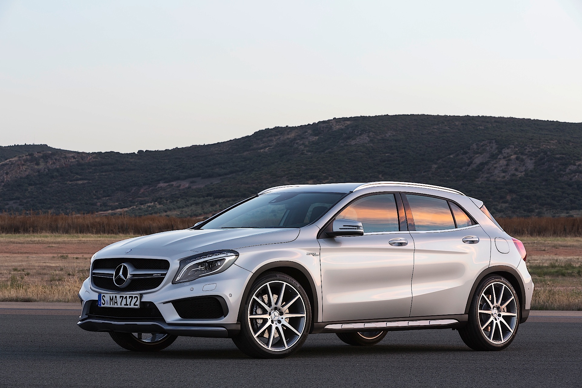 Mercedes-Amg Gla photo 3