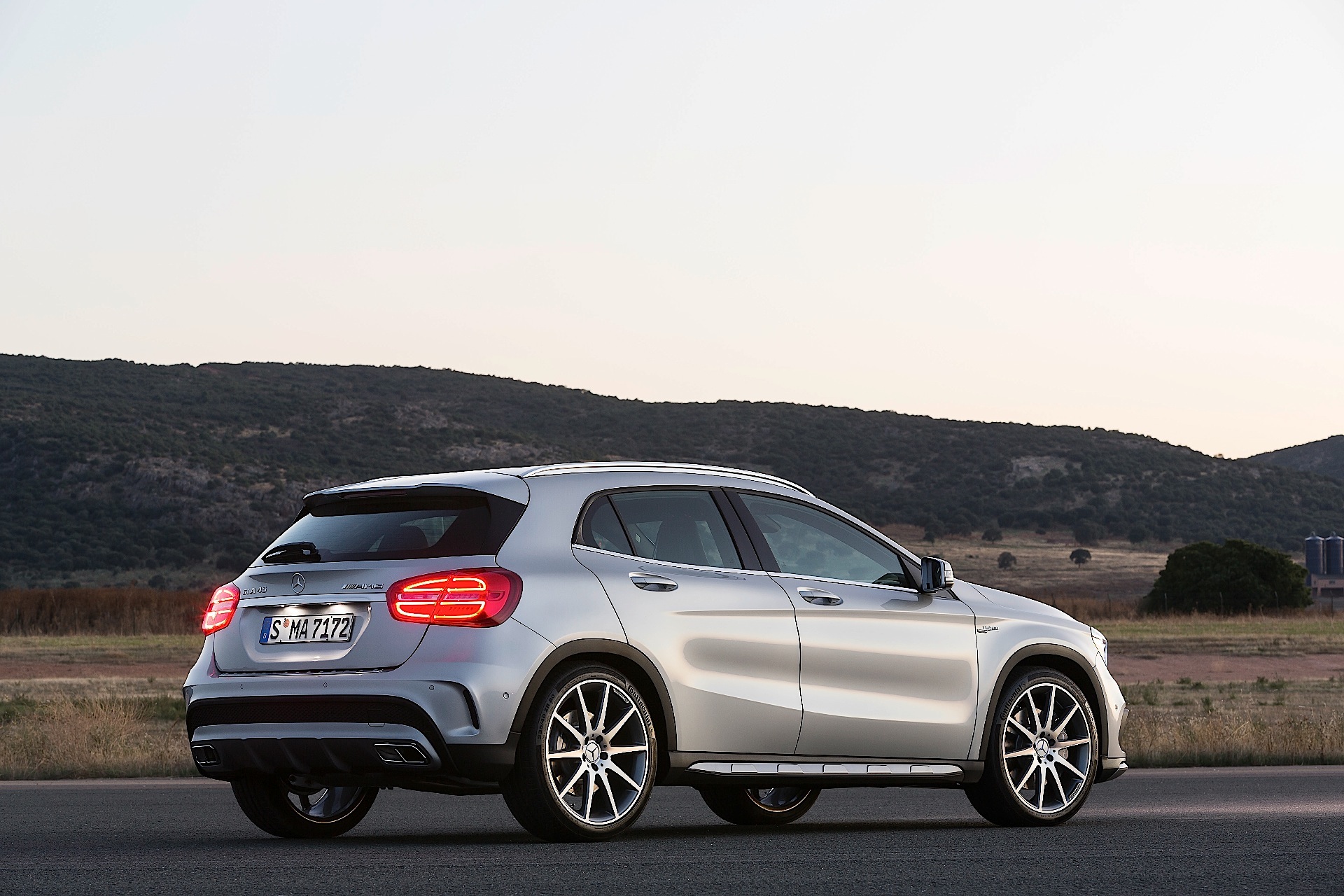 Mercedes-Amg Gla photo 5