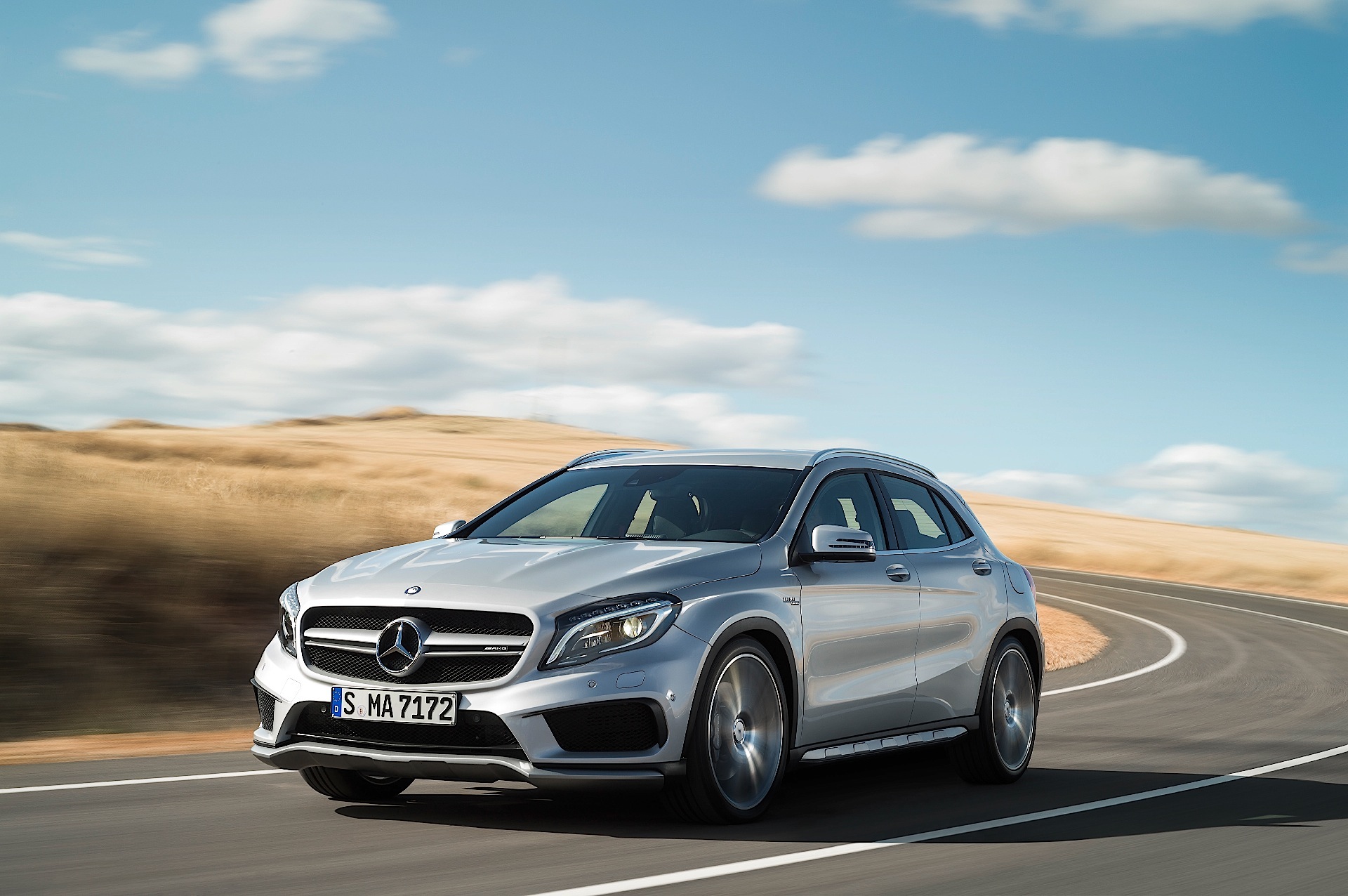 Mercedes-Amg Gla photo 7