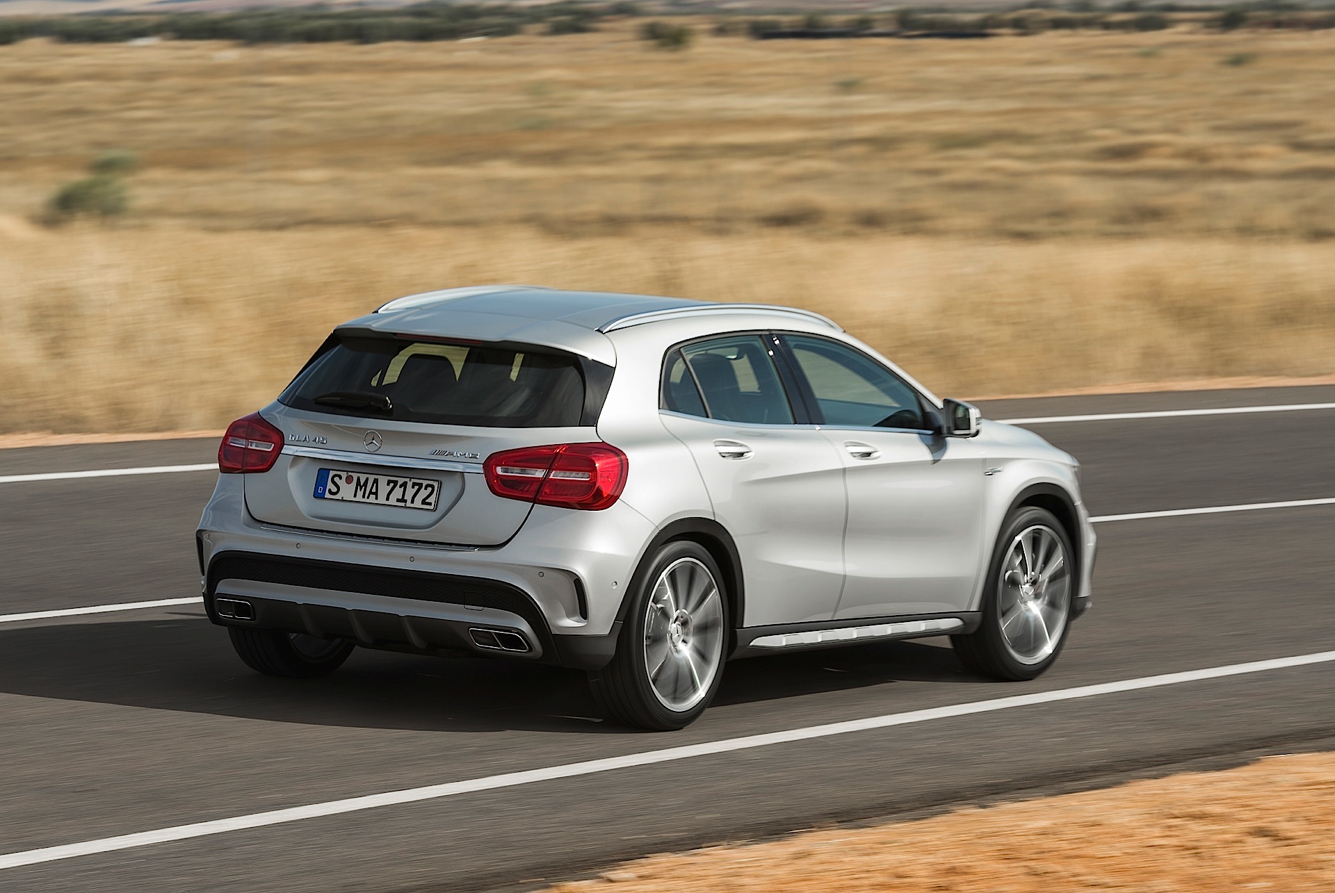 Mercedes-Amg Gla photo 8