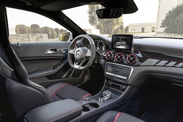 Mercedes-Amg Gla photo 30