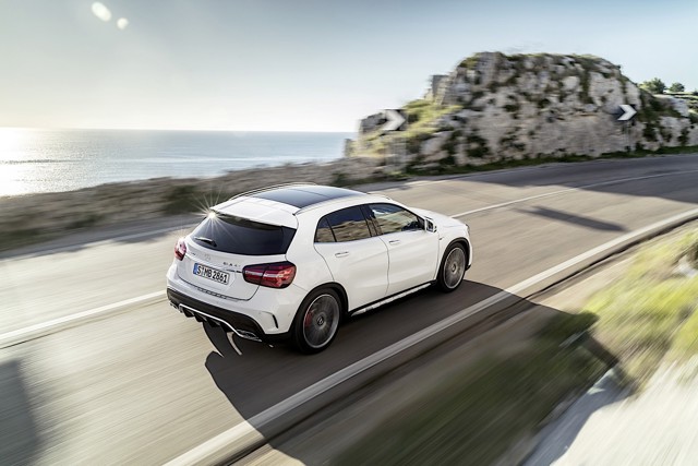 Mercedes-Amg Gla photo 2