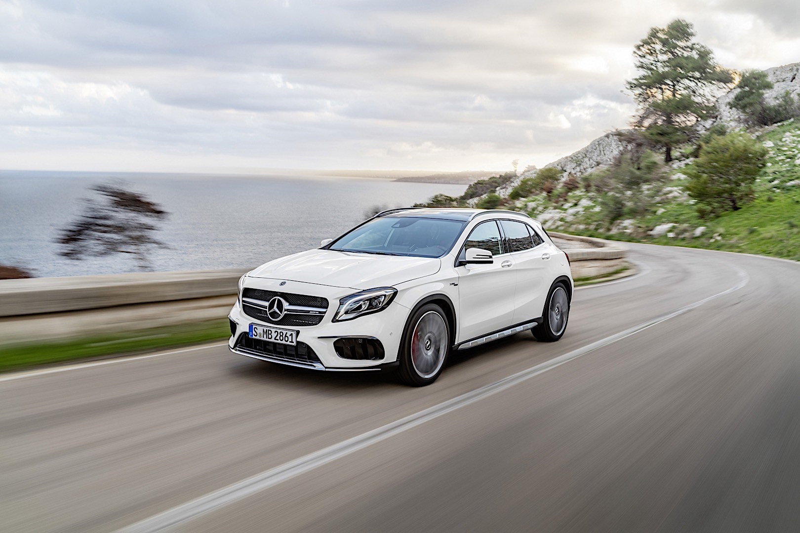 Mercedes-Amg Gla photo 8