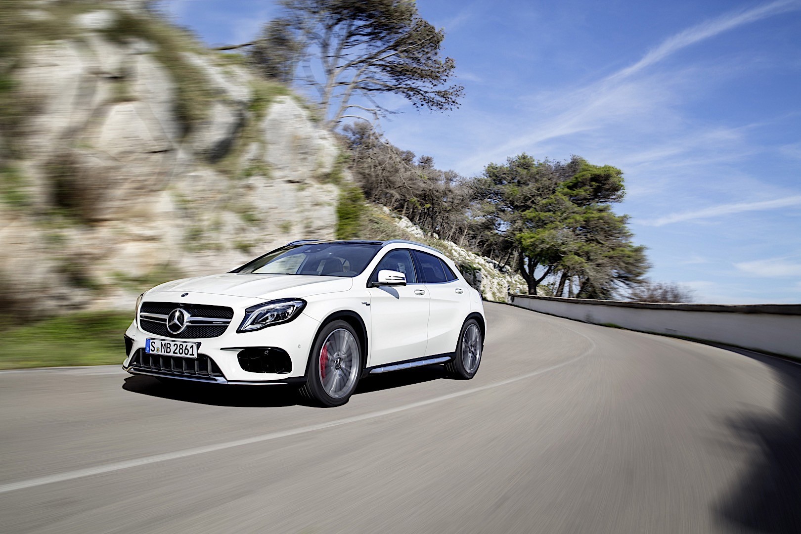 Mercedes-Amg Gla photo 9