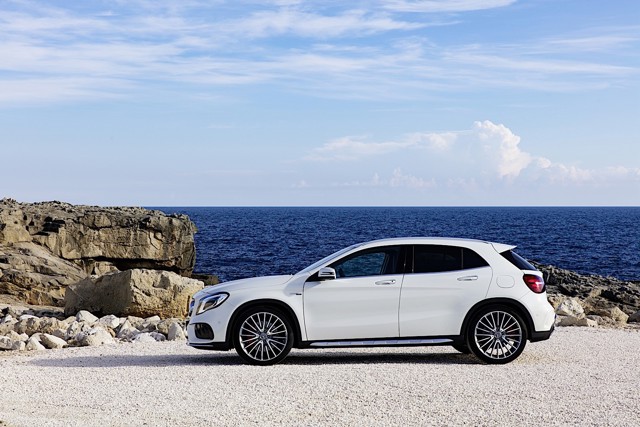 Mercedes-Amg Gla photo 10
