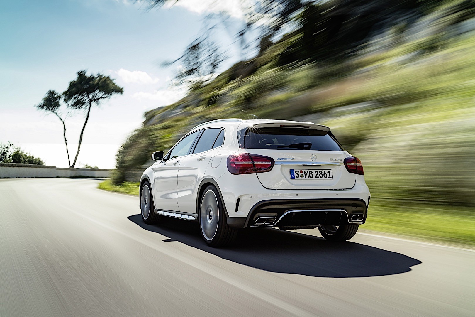 Mercedes-Amg Gla photo 11