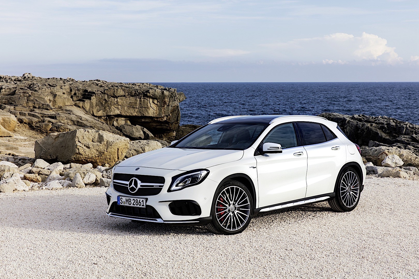 Mercedes-Amg Gla photo 13