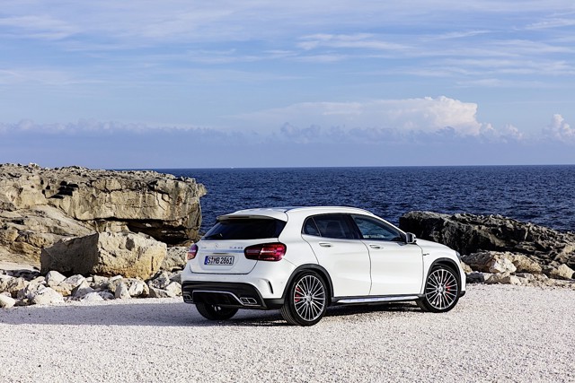 Mercedes-Amg Gla photo 14