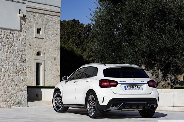 Mercedes-Amg Gla photo 17