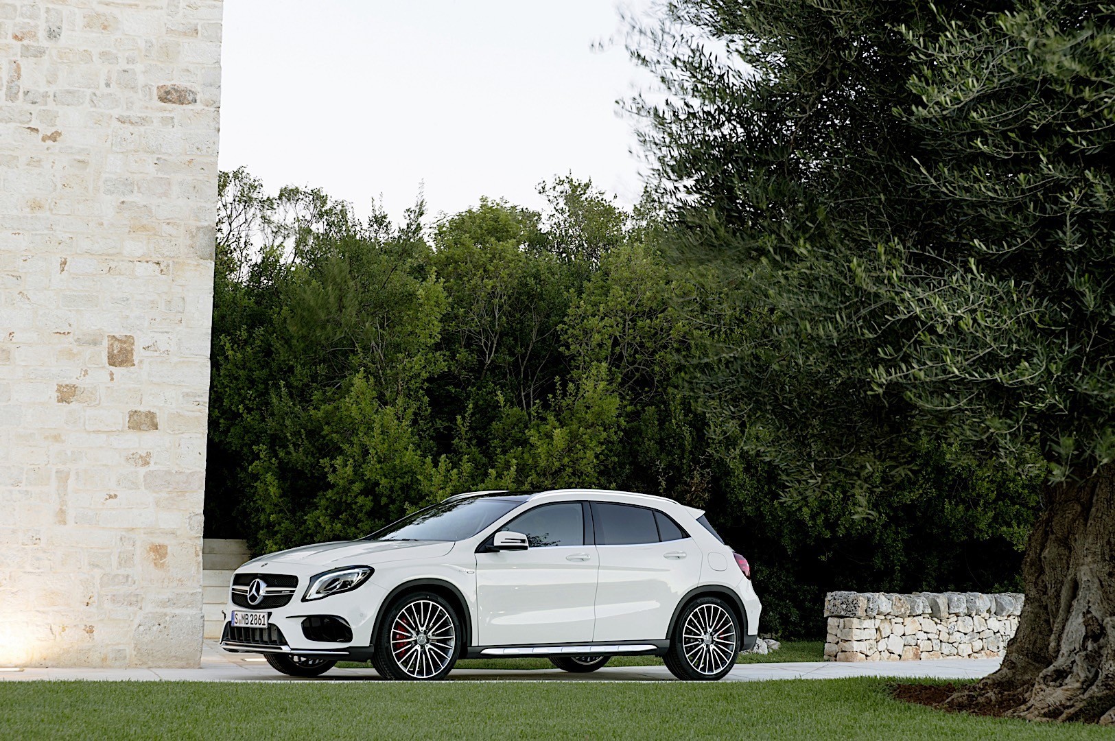 Mercedes-Amg Gla photo 19