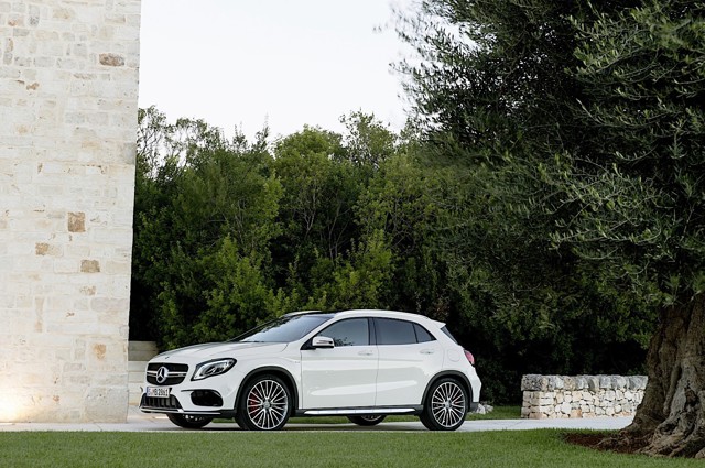 Mercedes-Amg Gla photo 19