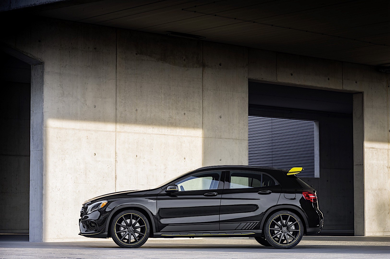 Mercedes-Amg Gla photo 23