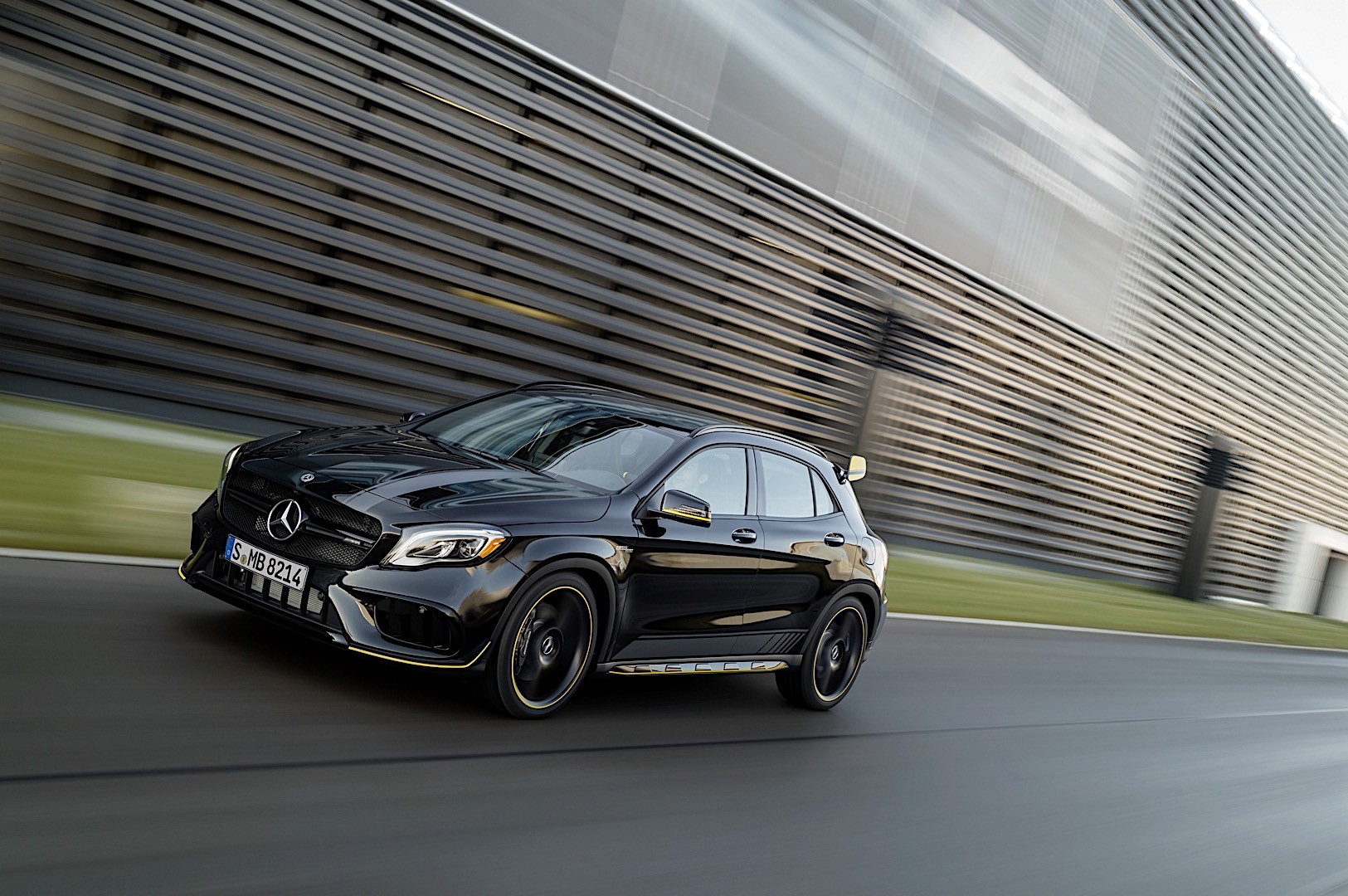 Mercedes-Amg Gla photo 24