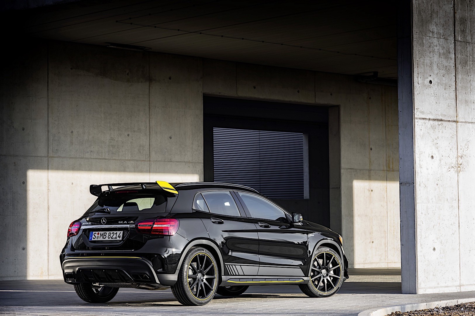Mercedes-Amg Gla photo 26